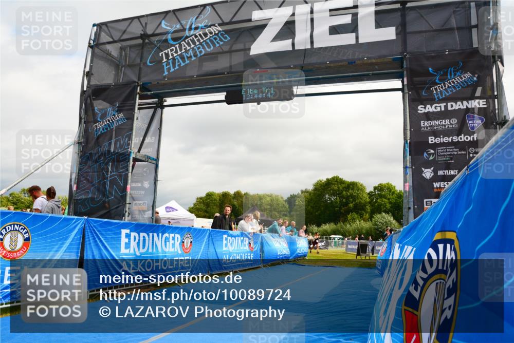 30.08.2026 - Elbe Triathlon Hamburg LAZAROV Photography http://msf.ph/oto/10089724 30.08.2026 12:44:47 Ziel 1743, 1745 meine-sportfotos.de