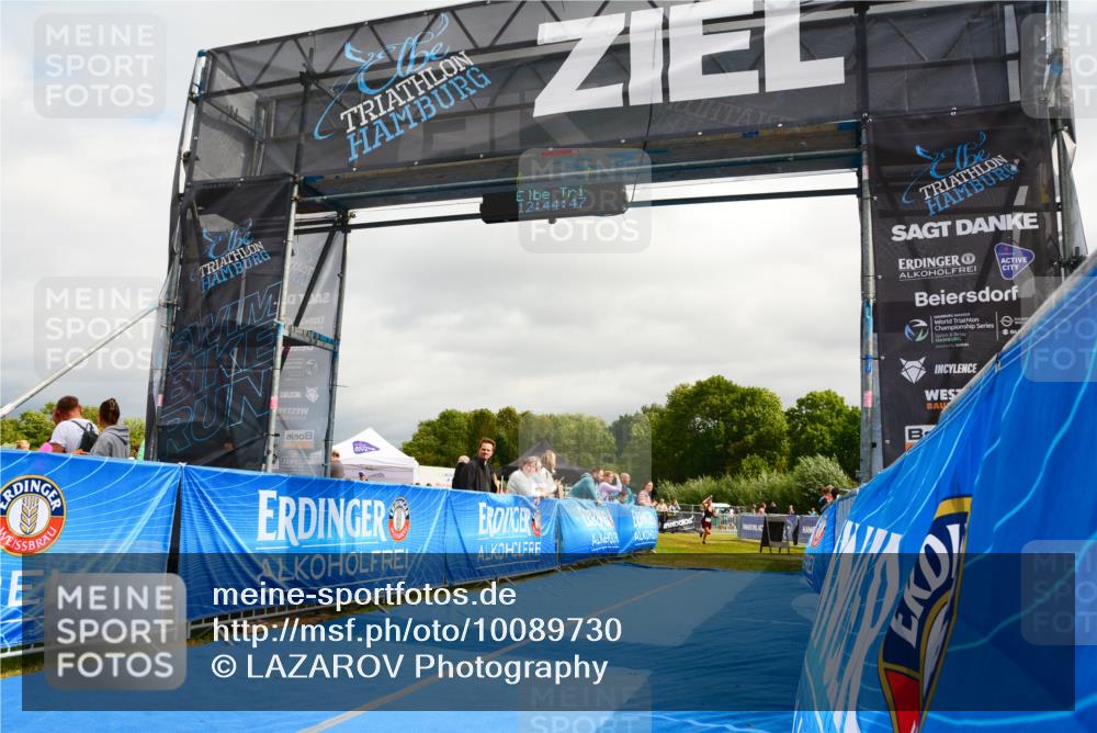 30.08.2026 - Elbe Triathlon Hamburg LAZAROV Photography http://msf.ph/oto/10089730 30.08.2026 12:44:48 Ziel 1743, 1745 meine-sportfotos.de