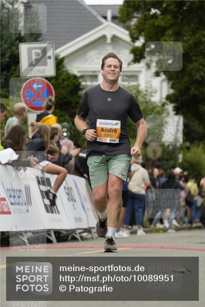 30.08.2026 - Blankeneser Heldenlauf Patografie http://msf.ph/oto/10089951 30.08.2026 11:58:00 Ziel 2228, 2230, 2443, 2560 meine-sportfotos.de