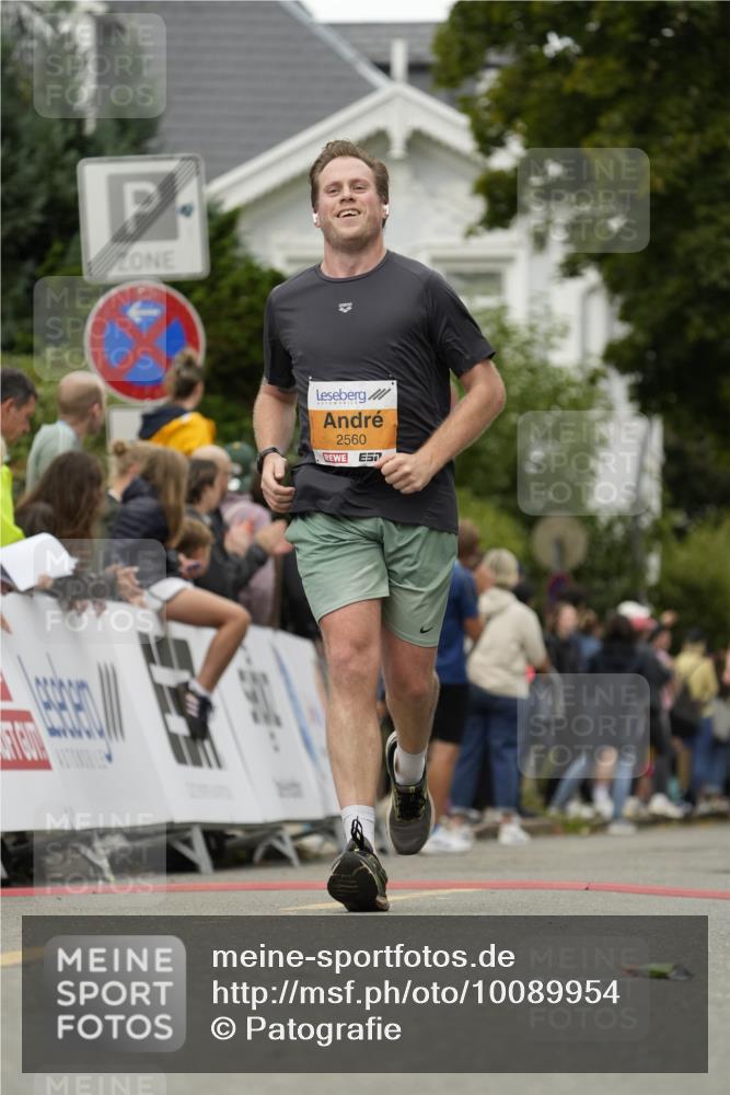 30.08.2026 - Blankeneser Heldenlauf Patografie http://msf.ph/oto/10089954 30.08.2026 11:58:00 Ziel 2228, 2230, 2443, 2560 meine-sportfotos.de