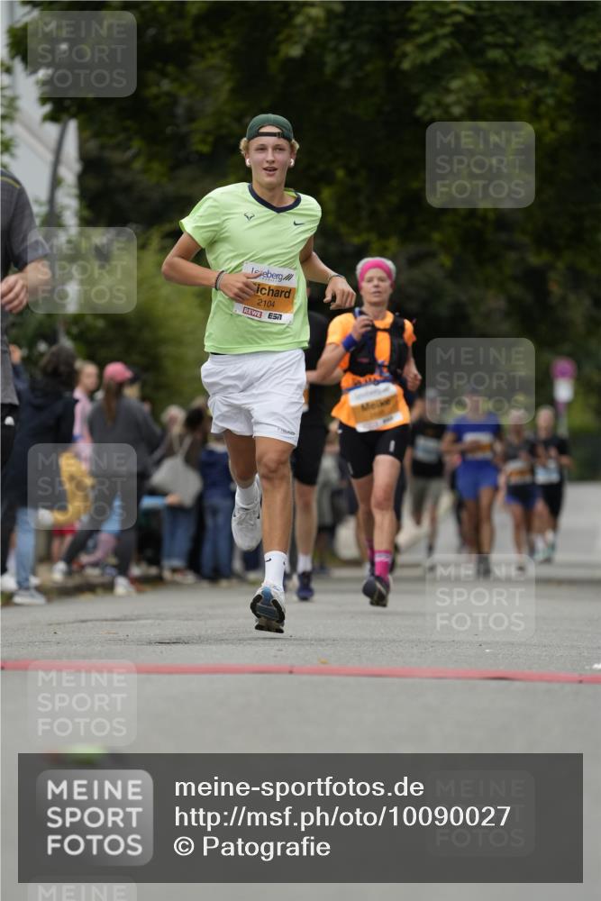 30.08.2026 - Blankeneser Heldenlauf Patografie http://msf.ph/oto/10090027 30.08.2026 11:58:31 Ziel 2104, 2647, 2695, 2706 meine-sportfotos.de