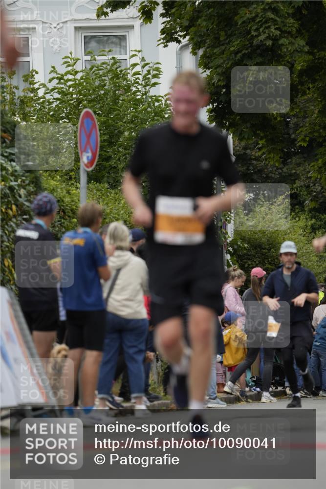 30.08.2026 - Blankeneser Heldenlauf Patografie http://msf.ph/oto/10090041 30.08.2026 11:58:38 Ziel 2104, 2284, 2364, 2647, 2695, 2706, 4143 meine-sportfotos.de