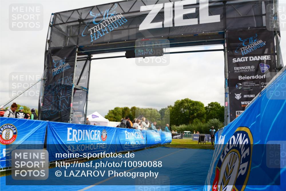 30.08.2026 - Elbe Triathlon Hamburg LAZAROV Photography http://msf.ph/oto/10090088 30.08.2026 12:47:38 Ziel  meine-sportfotos.de