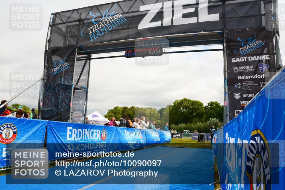30.08.2026 - Elbe Triathlon Hamburg LAZAROV Photography http://msf.ph/oto/10090097 30.08.2026 12:47:39 Ziel  meine-sportfotos.de