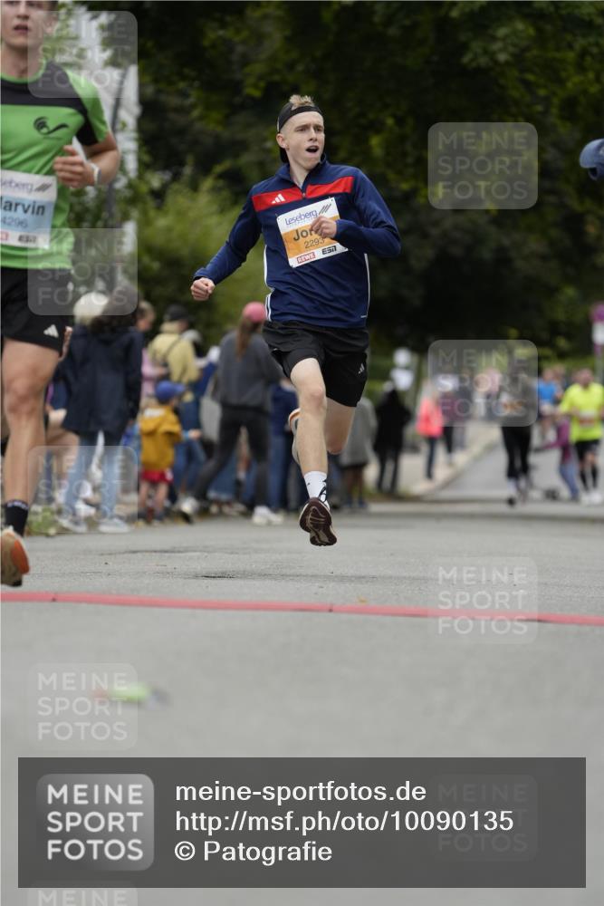 30.08.2026 - Blankeneser Heldenlauf Patografie http://msf.ph/oto/10090135 30.08.2026 11:59:21 Ziel 2293, 2479, 2802, 4296 meine-sportfotos.de