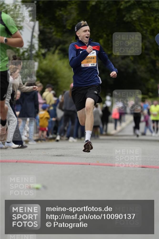 30.08.2026 - Blankeneser Heldenlauf Patografie http://msf.ph/oto/10090137 30.08.2026 11:59:21 Ziel 2293, 2479, 2802, 4296 meine-sportfotos.de