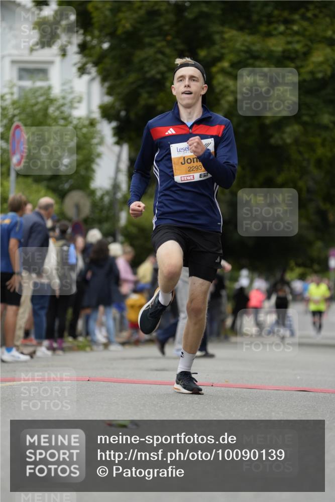 30.08.2026 - Blankeneser Heldenlauf Patografie http://msf.ph/oto/10090139 30.08.2026 11:59:22 Ziel 2293, 2479, 2802, 4296 meine-sportfotos.de