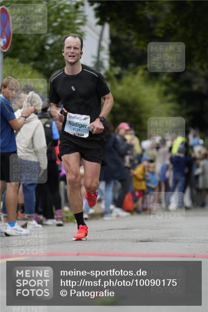 30.08.2026 - Blankeneser Heldenlauf Patografie http://msf.ph/oto/10090175 30.08.2026 11:59:50 Ziel 2008, 4111 meine-sportfotos.de