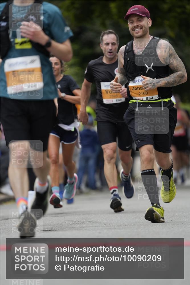 30.08.2026 - Blankeneser Heldenlauf Patografie http://msf.ph/oto/10090209 30.08.2026 12:00:11 Ziel 2160, 2161, 2168, 2461, 2572, 2593, 2630 meine-sportfotos.de