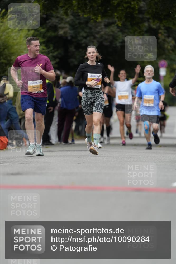 30.08.2026 - Blankeneser Heldenlauf Patografie http://msf.ph/oto/10090284 30.08.2026 12:00:49 Ziel 2020, 2323, 2349, 2856 meine-sportfotos.de