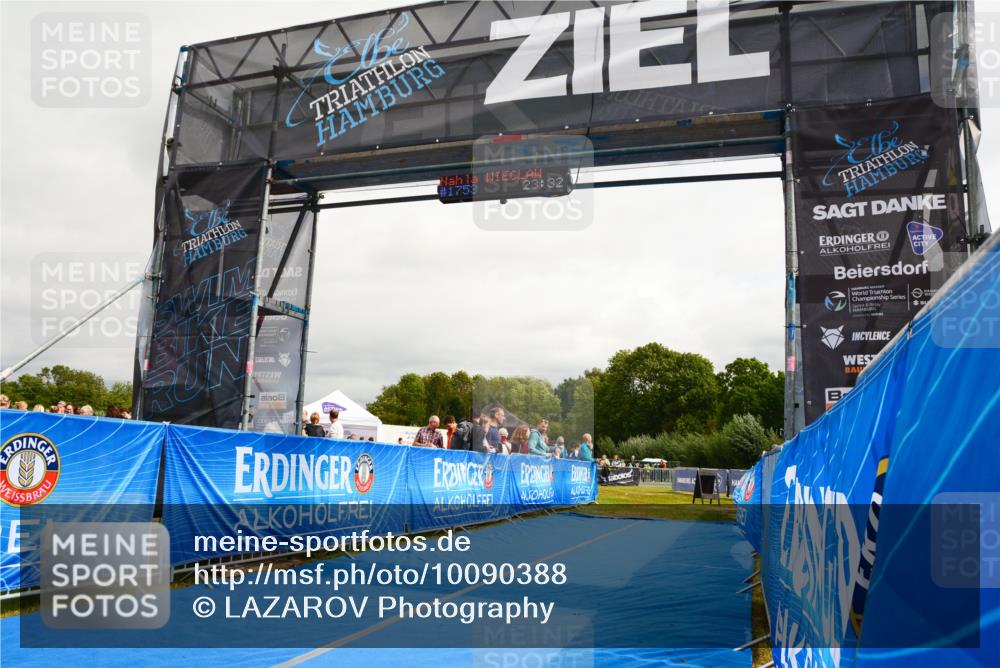 30.08.2026 - Elbe Triathlon Hamburg LAZAROV Photography http://msf.ph/oto/10090388 30.08.2026 12:49:29 Ziel  meine-sportfotos.de