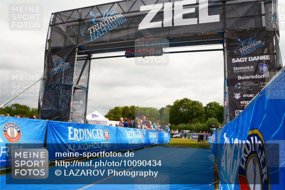 30.08.2026 - Elbe Triathlon Hamburg LAZAROV Photography http://msf.ph/oto/10090434 30.08.2026 12:51:27 Ziel  meine-sportfotos.de