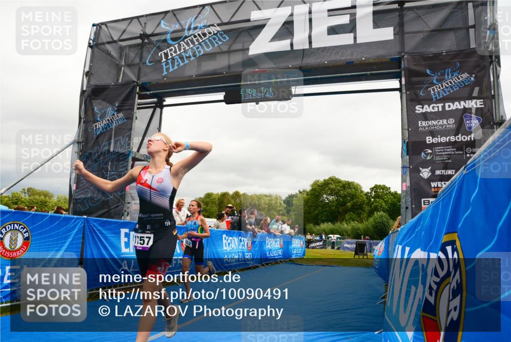 30.08.2026 - Elbe Triathlon Hamburg LAZAROV Photography http://msf.ph/oto/10090491 30.08.2026 12:53:42 Ziel 1757, 1769, 1852 meine-sportfotos.de
