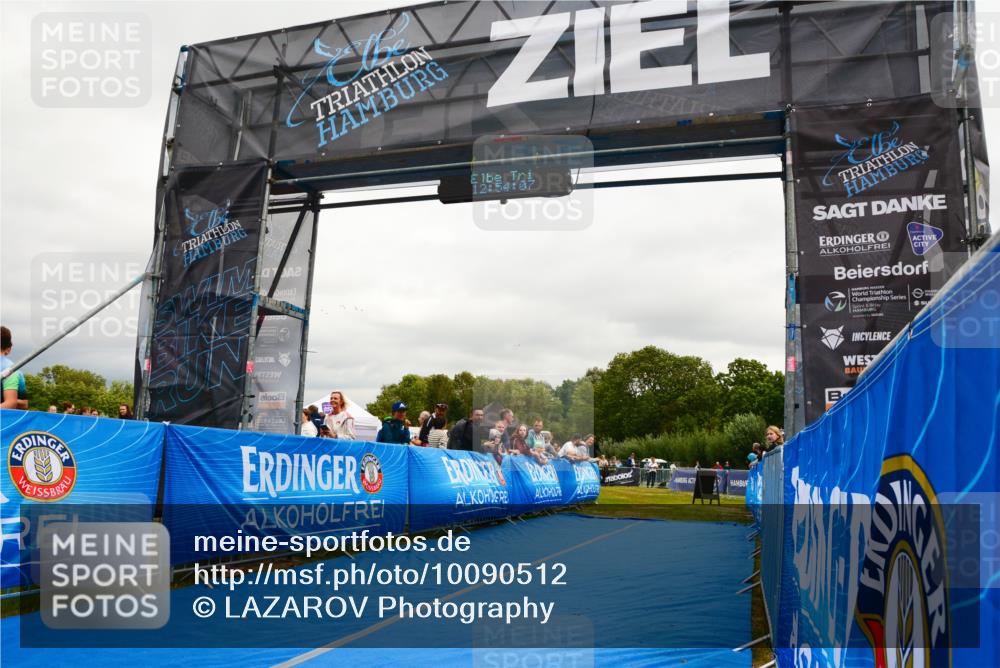 30.08.2026 - Elbe Triathlon Hamburg LAZAROV Photography http://msf.ph/oto/10090512 30.08.2026 12:54:08 Ziel 1855 meine-sportfotos.de
