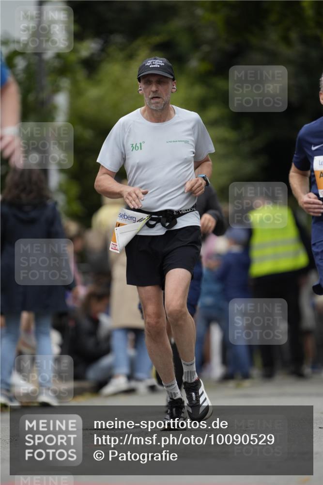 30.08.2026 - Blankeneser Heldenlauf Patografie http://msf.ph/oto/10090529 30.08.2026 12:01:41 Ziel 2065, 2210, 2330, 2646, 2698 meine-sportfotos.de