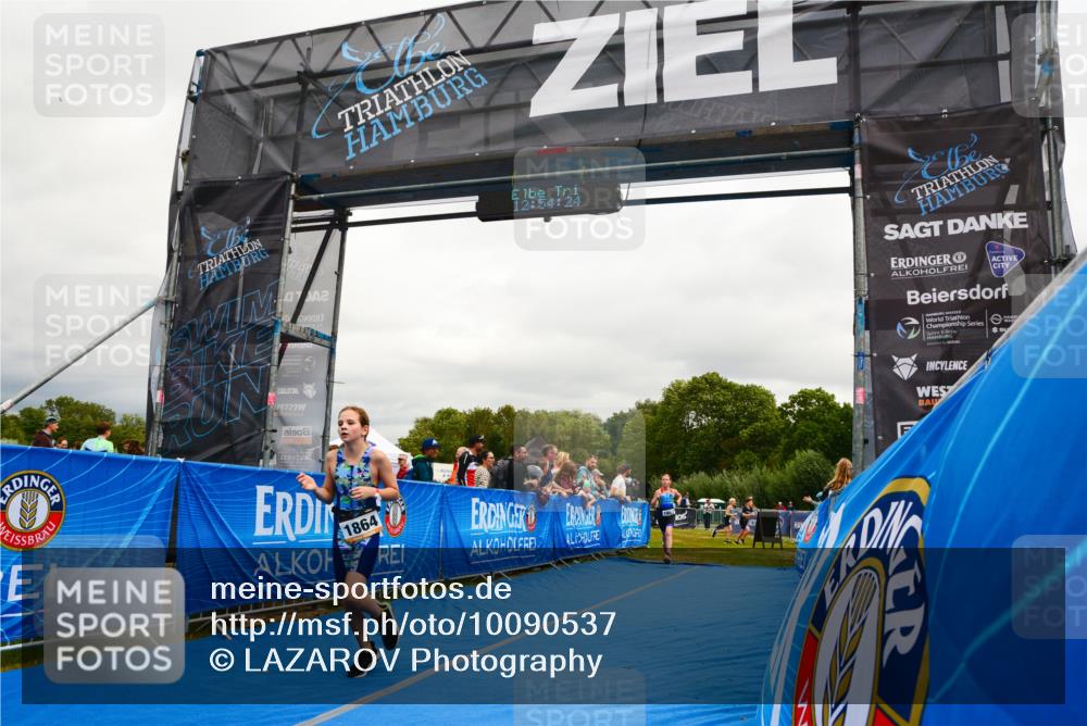 30.08.2026 - Elbe Triathlon Hamburg LAZAROV Photography http://msf.ph/oto/10090537 30.08.2026 12:54:25 Ziel 1836, 1857, 1864 meine-sportfotos.de