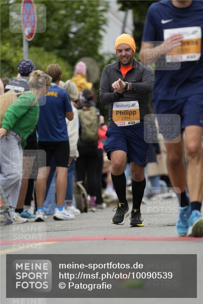 30.08.2026 - Blankeneser Heldenlauf Patografie http://msf.ph/oto/10090539 30.08.2026 12:01:46 Ziel 2065, 2210, 2330, 2646, 2698, 2904 meine-sportfotos.de