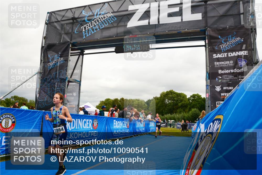 30.08.2026 - Elbe Triathlon Hamburg LAZAROV Photography http://msf.ph/oto/10090541 30.08.2026 12:54:25 Ziel 1836, 1857, 1864 meine-sportfotos.de