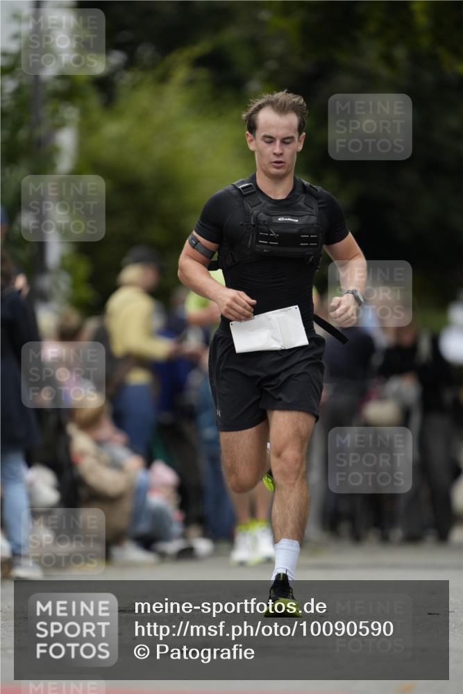 30.08.2026 - Blankeneser Heldenlauf Patografie http://msf.ph/oto/10090590 30.08.2026 12:02:13 Ziel 2326, 2417, 2490, 2775, 4086 meine-sportfotos.de