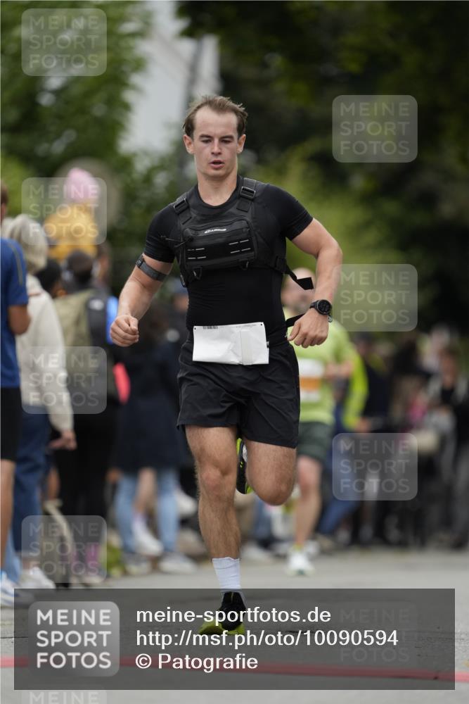 30.08.2026 - Blankeneser Heldenlauf Patografie http://msf.ph/oto/10090594 30.08.2026 12:02:14 Ziel 2417, 2775, 4086 meine-sportfotos.de