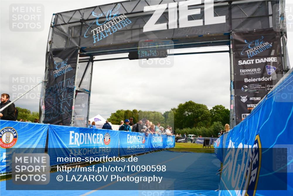 30.08.2026 - Elbe Triathlon Hamburg LAZAROV Photography http://msf.ph/oto/10090598 30.08.2026 12:54:54 Ziel 1851 meine-sportfotos.de