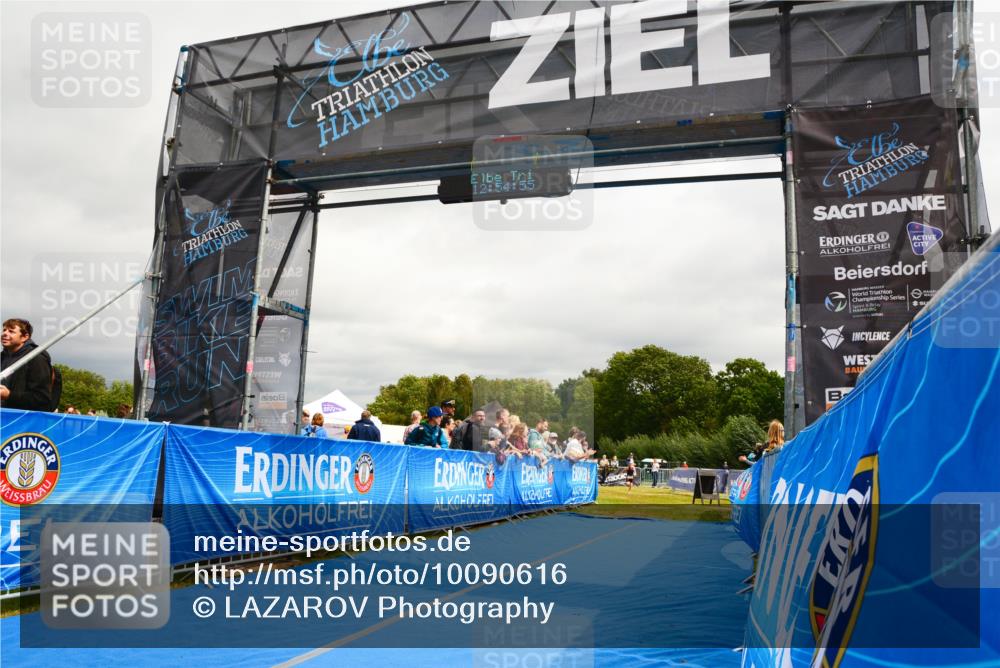 30.08.2026 - Elbe Triathlon Hamburg LAZAROV Photography http://msf.ph/oto/10090616 30.08.2026 12:54:56 Ziel 1851 meine-sportfotos.de