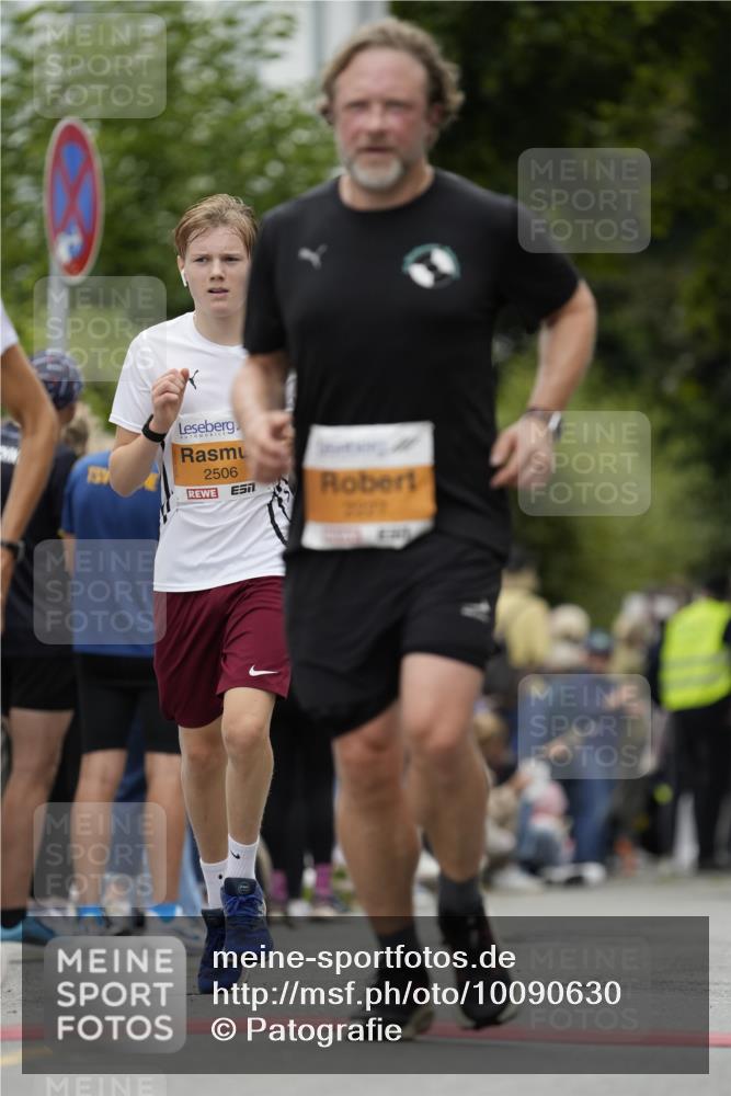 30.08.2026 - Blankeneser Heldenlauf Patografie http://msf.ph/oto/10090630 30.08.2026 12:02:31 Ziel 2029, 2030, 2135, 2227, 2480, 2506, 2858 meine-sportfotos.de