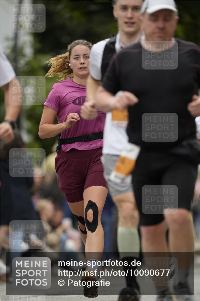 30.08.2026 - Blankeneser Heldenlauf Patografie http://msf.ph/oto/10090677 30.08.2026 12:02:49 Ziel 2033, 2167, 2337, 2408, 2409, 2414, 2733, 2735, 2878, 2945 meine-sportfotos.de