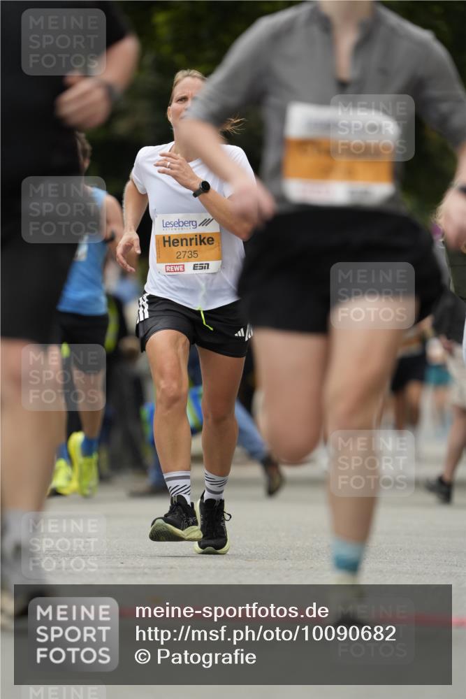 30.08.2026 - Blankeneser Heldenlauf Patografie http://msf.ph/oto/10090682 30.08.2026 12:02:51 Ziel 2033, 2167, 2337, 2409, 2414, 2733, 2735, 2878, 2945, 4334 meine-sportfotos.de