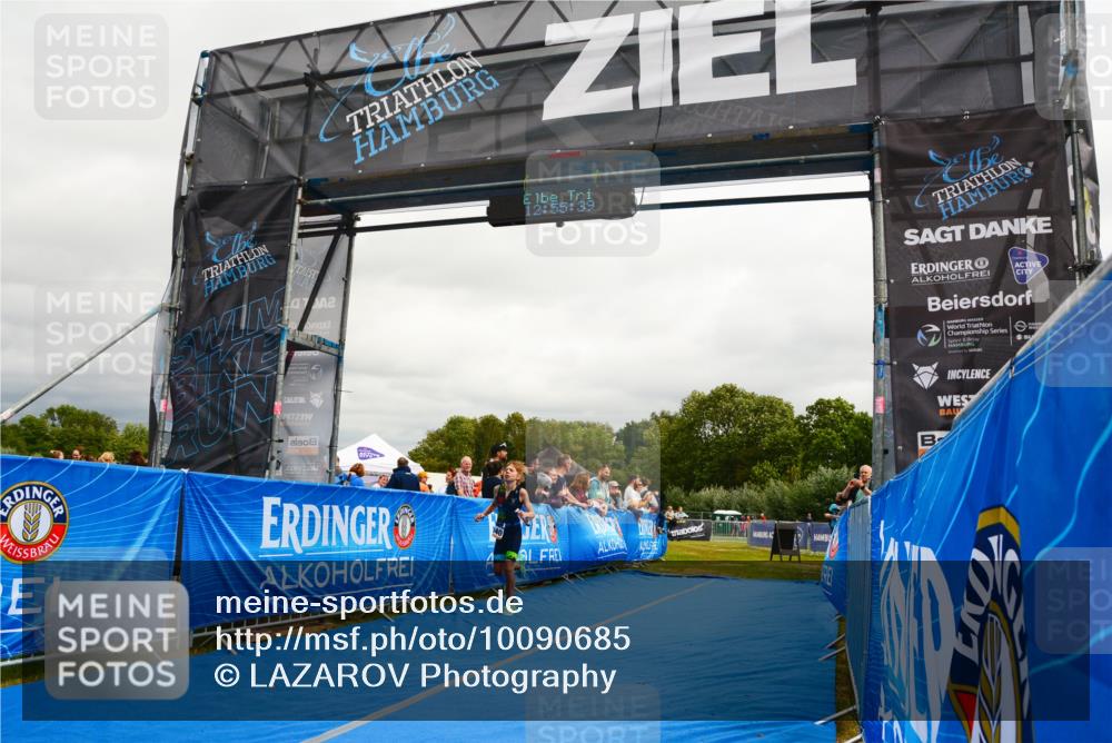 30.08.2026 - Elbe Triathlon Hamburg LAZAROV Photography http://msf.ph/oto/10090685 30.08.2026 12:55:40 Ziel 1840, 1844 meine-sportfotos.de
