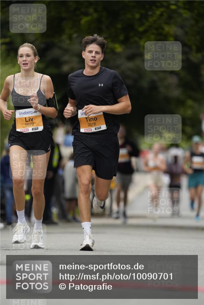 30.08.2026 - Blankeneser Heldenlauf Patografie http://msf.ph/oto/10090701 30.08.2026 12:03:03 Ziel 2078, 2079, 4334 meine-sportfotos.de