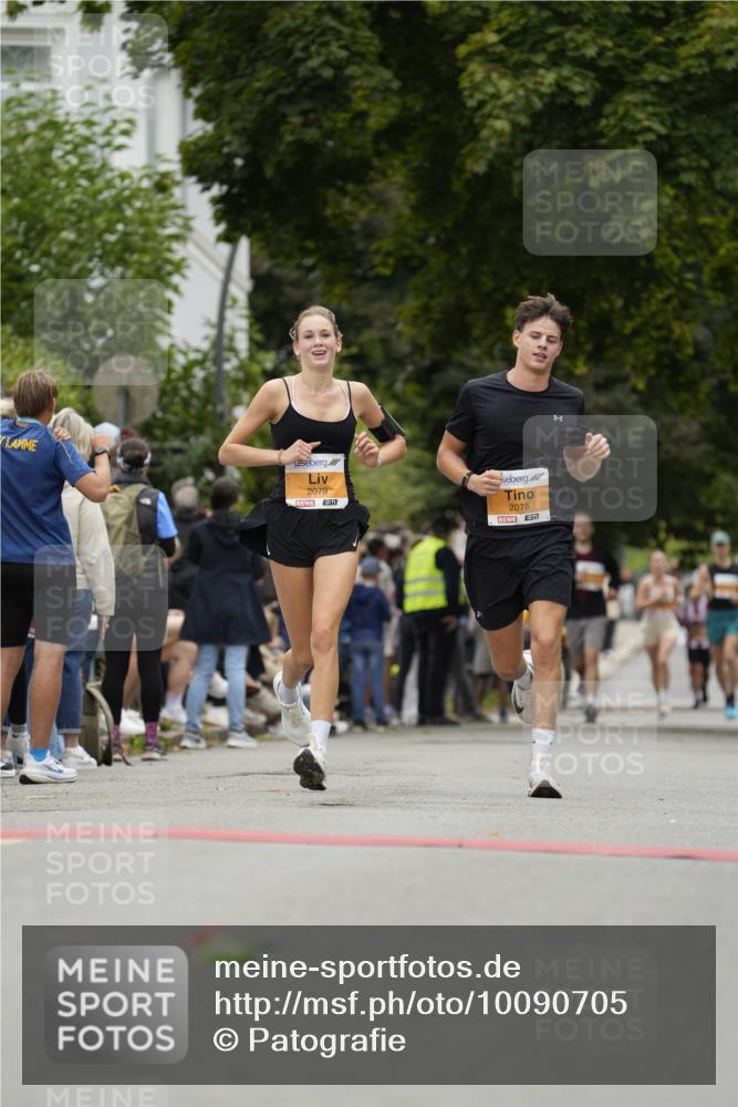 30.08.2026 - Blankeneser Heldenlauf Patografie http://msf.ph/oto/10090705 30.08.2026 12:03:04 Ziel 2078, 2079 meine-sportfotos.de