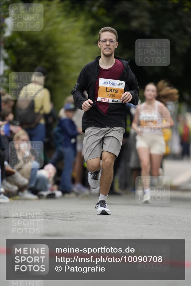 30.08.2026 - Blankeneser Heldenlauf Patografie http://msf.ph/oto/10090708 30.08.2026 12:03:11 Ziel 2078, 2079, 2836 meine-sportfotos.de