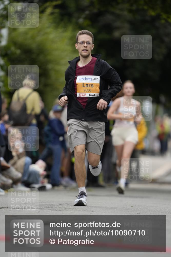 30.08.2026 - Blankeneser Heldenlauf Patografie http://msf.ph/oto/10090710 30.08.2026 12:03:11 Ziel 2078, 2079, 2836 meine-sportfotos.de
