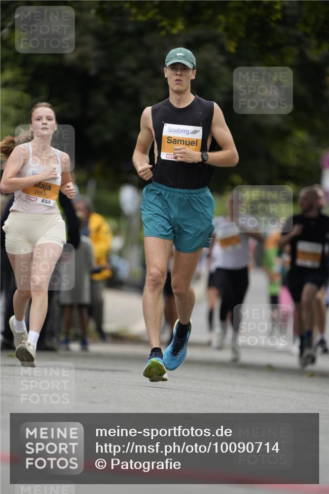30.08.2026 - Blankeneser Heldenlauf Patografie http://msf.ph/oto/10090714 30.08.2026 12:03:14 Ziel 2078, 2079, 2836 meine-sportfotos.de