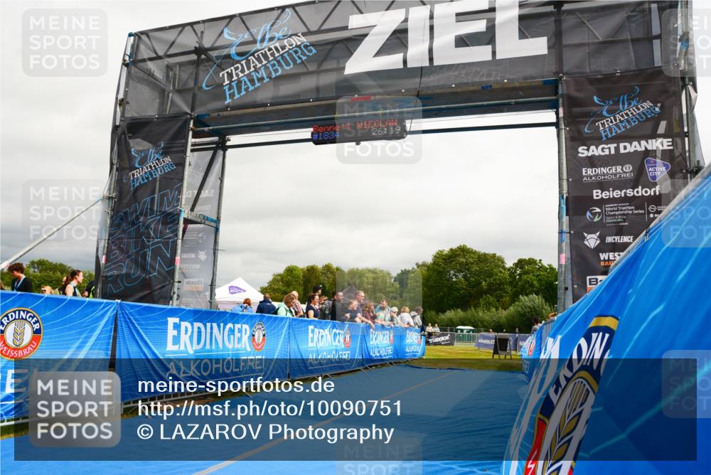 30.08.2026 - Elbe Triathlon Hamburg LAZAROV Photography http://msf.ph/oto/10090751 30.08.2026 12:56:37 Ziel  meine-sportfotos.de
