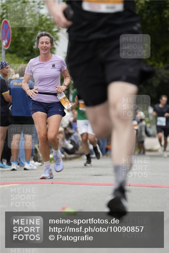 30.08.2026 - Blankeneser Heldenlauf Patografie http://msf.ph/oto/10090857 30.08.2026 12:04:30 Ziel 2196, 2333, 2766, 2795, 2811, 2829, 4125 meine-sportfotos.de