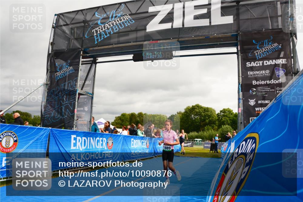 30.08.2026 - Elbe Triathlon Hamburg LAZAROV Photography http://msf.ph/oto/10090876 30.08.2026 13:02:29 Ziel 1797, 1820, 1889 meine-sportfotos.de