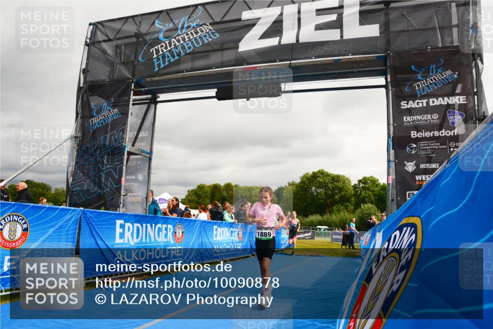 30.08.2026 - Elbe Triathlon Hamburg LAZAROV Photography http://msf.ph/oto/10090878 30.08.2026 13:02:29 Ziel 1797, 1820, 1889 meine-sportfotos.de