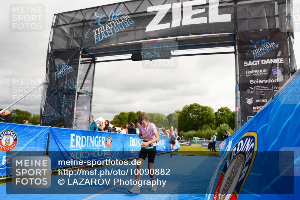 30.08.2026 - Elbe Triathlon Hamburg LAZAROV Photography http://msf.ph/oto/10090882 30.08.2026 13:02:29 Ziel 1797, 1820, 1889 meine-sportfotos.de