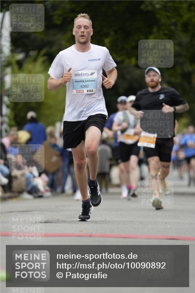 30.08.2026 - Blankeneser Heldenlauf Patografie http://msf.ph/oto/10090892 30.08.2026 12:04:58 Ziel 2039, 2471, 2640, 4382 meine-sportfotos.de