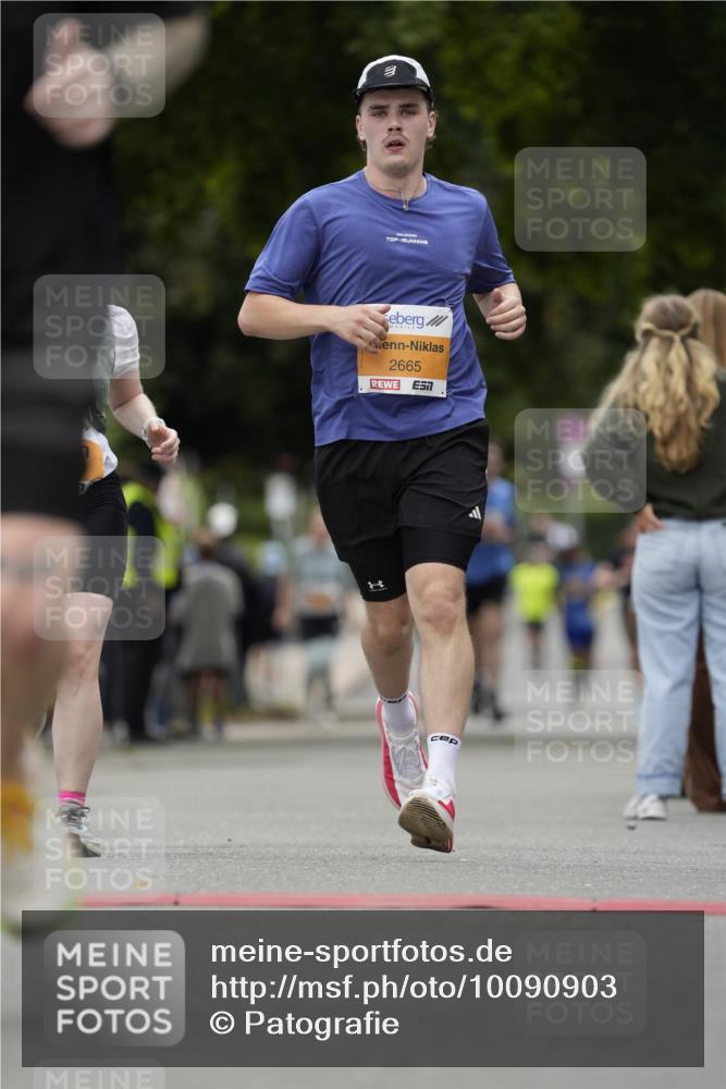 30.08.2026 - Blankeneser Heldenlauf Patografie http://msf.ph/oto/10090903 30.08.2026 12:05:05 Ziel 2039, 2471, 2640, 2665, 2708, 2932, 4382 meine-sportfotos.de