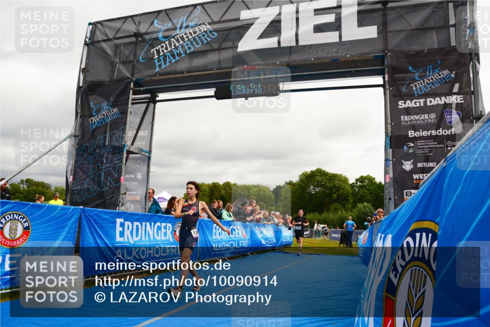 30.08.2026 - Elbe Triathlon Hamburg LAZAROV Photography http://msf.ph/oto/10090914 30.08.2026 13:03:10 Ziel 1808, 1883, 1891 meine-sportfotos.de