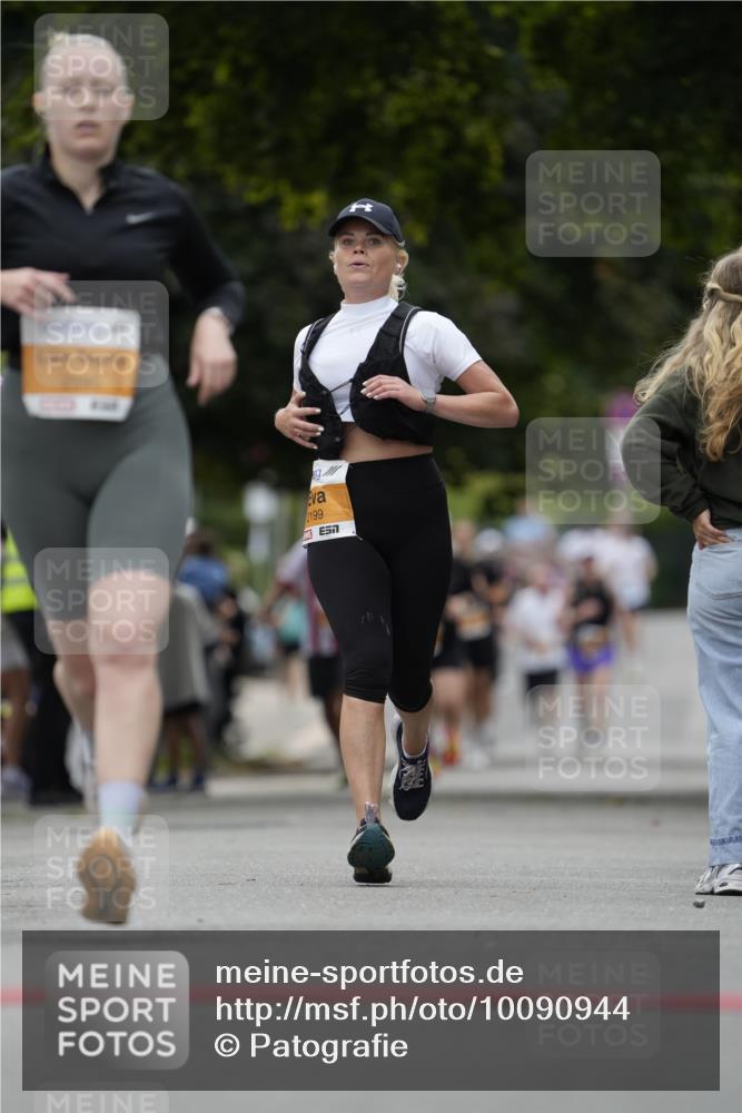 30.08.2026 - Blankeneser Heldenlauf Patografie http://msf.ph/oto/10090944 30.08.2026 12:05:51 Ziel 2199, 2594, 2595, 2936 meine-sportfotos.de
