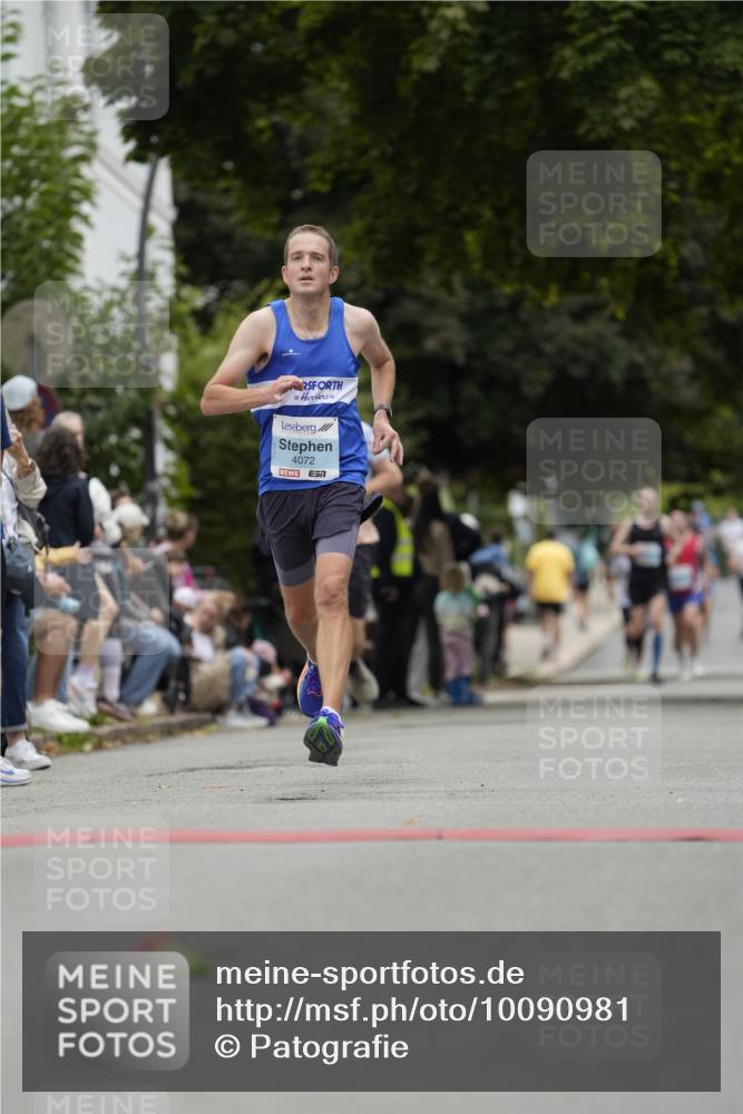 30.08.2026 - Blankeneser Heldenlauf Patografie http://msf.ph/oto/10090981 30.08.2026 12:06:35 Ziel 2136, 2425, 2744, 4072 meine-sportfotos.de