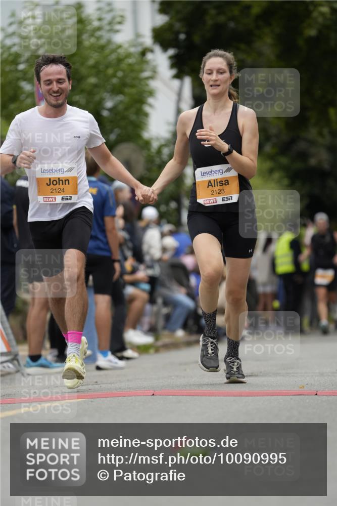 30.08.2026 - Blankeneser Heldenlauf Patografie http://msf.ph/oto/10090995 30.08.2026 12:06:58 Ziel 2123, 2124, 4205, 4240 meine-sportfotos.de