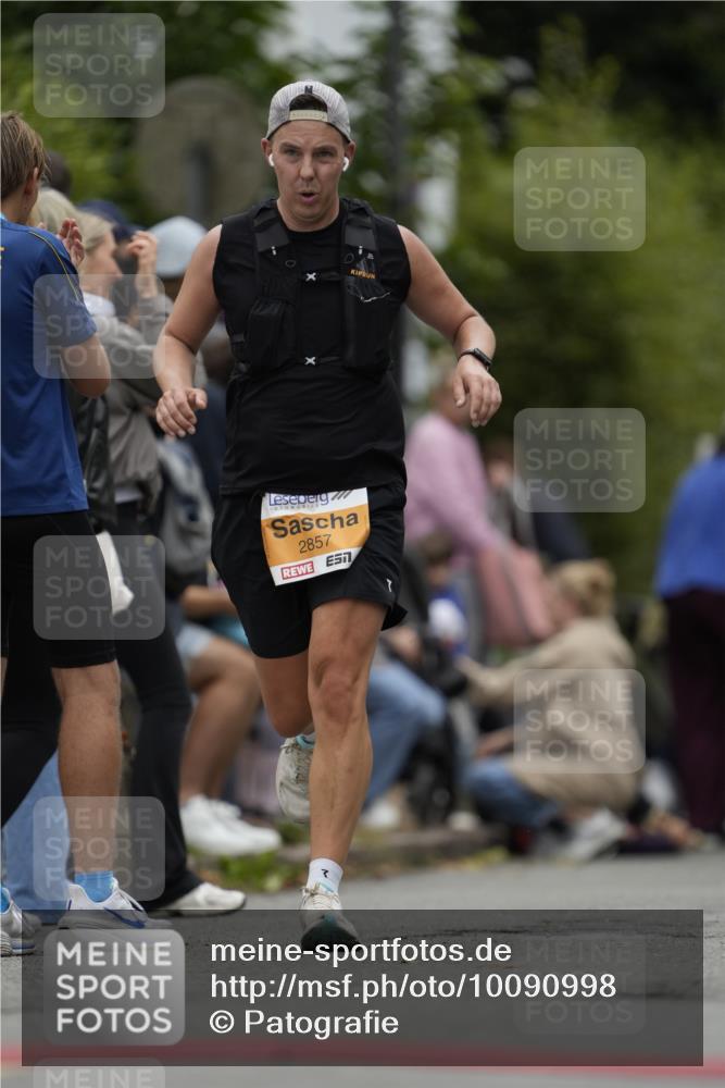 30.08.2026 - Blankeneser Heldenlauf Patografie http://msf.ph/oto/10090998 30.08.2026 12:07:06 Ziel 2123, 2124, 2857 meine-sportfotos.de