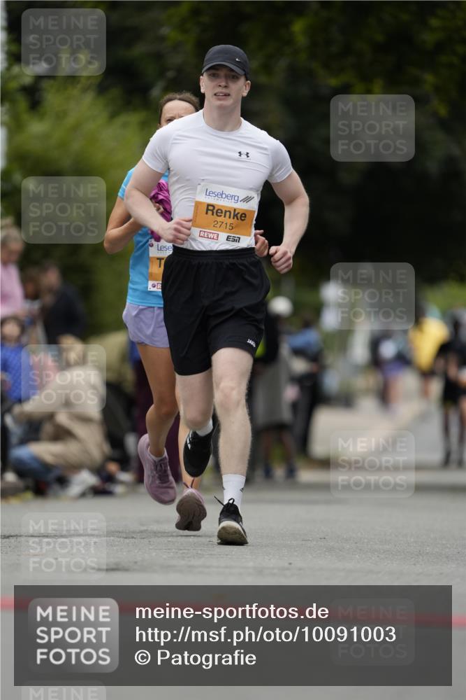 30.08.2026 - Blankeneser Heldenlauf Patografie http://msf.ph/oto/10091003 30.08.2026 12:07:09 Ziel 2715, 2857, 2868 meine-sportfotos.de