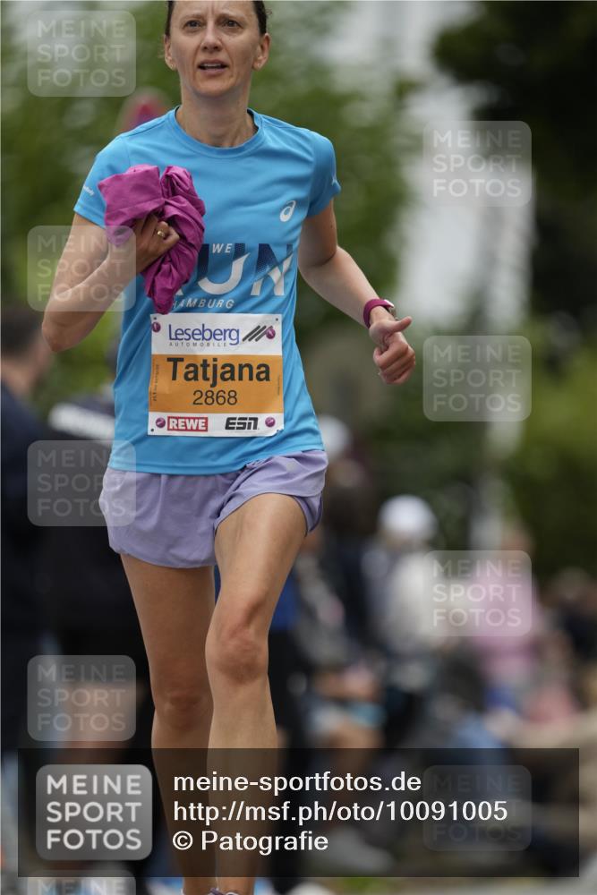 30.08.2026 - Blankeneser Heldenlauf Patografie http://msf.ph/oto/10091005 30.08.2026 12:07:14 Ziel 2715, 2857, 2868 meine-sportfotos.de