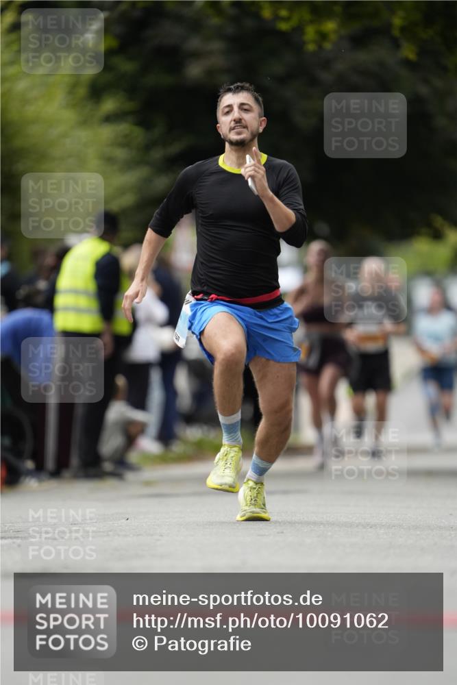 30.08.2026 - Blankeneser Heldenlauf Patografie http://msf.ph/oto/10091062 30.08.2026 12:08:56 Ziel 2304, 2464, 2637, 4476 meine-sportfotos.de